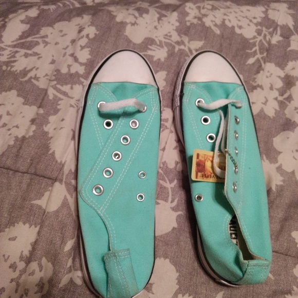 Sz 8.5-3 pair Converse Chuck Taylor's (2 pair NEW) - Picture 3 of 5